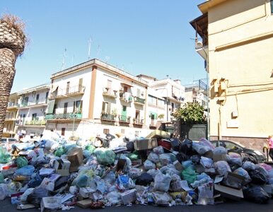 Miniatura: Neapol wciąż przegrywa walkę ze śmieciami....
