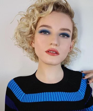 Julia Garner 