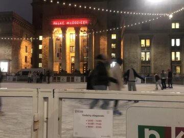 Lodowisko przed Pałacem Kultury i&nbsp;Nauki w&nbsp;Warszawie