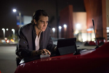 Kadr z filmu &bdquo;Wolny strzelec&rdquo; / &bdquo;Nightcrawler&rdquo; (2014)