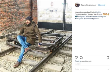 Pamiątkowe zdjęcie z Auschwitz 