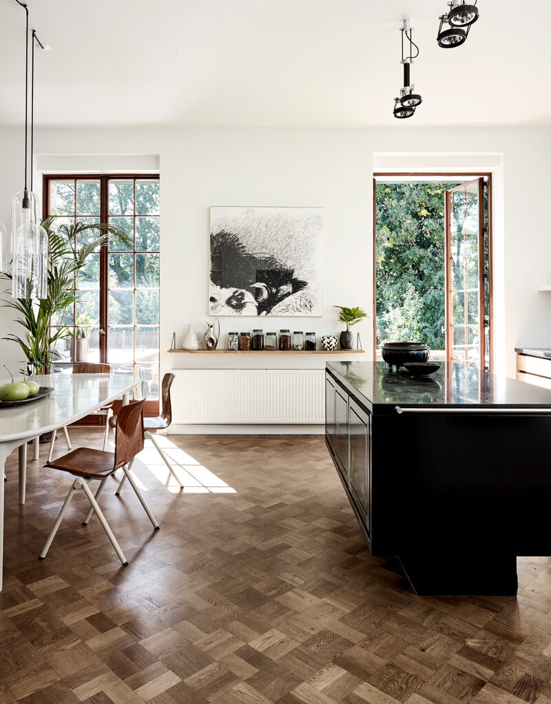 Kuchnia w mieszkaniu duńskiej projektantki Susanne Rützou