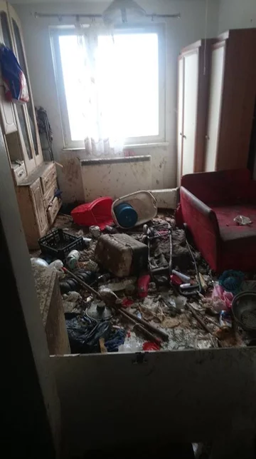 Zaniedbanie mieszkanie, w którym zamknięte było 10 psów 