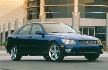 Lexus IS &ndash; historia modelu
