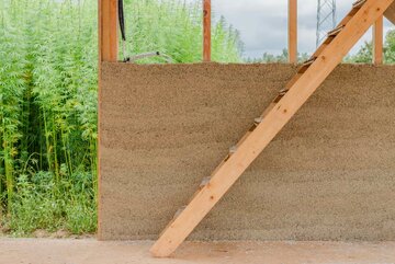 Konoplit – naturalny materiał budowlany, który obniża rachunki i poprawia mikroklimat domu 