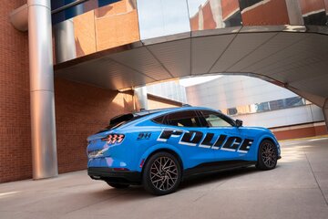 Policyjny Ford Mustang Mach-E