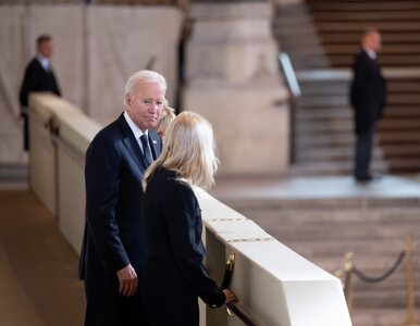 Miniatura: Joe Biden i pierwsza dama złożyli hołd...