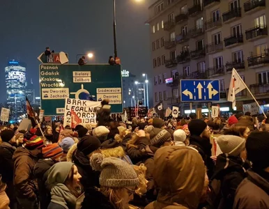 Miniatura: Legalne aborcje w Polsce coraz częstsze....