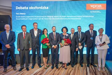 Uczestnicy debaty oksfordzkiej wraz z&nbsp;prowadzącymi: Katarzyna Pinkosz (Sekretarz Debaty) i&nbsp;Krzysztofem Jakubiakiem (Marszałek Debaty)