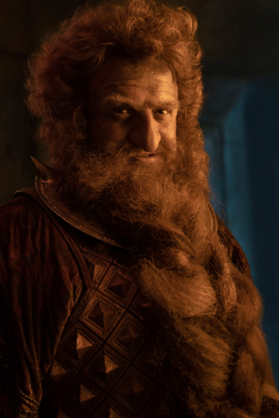 Owain Arthur (Prince Durin IV) w serialu „Władca pierścieni: Pierścienie władzy” 