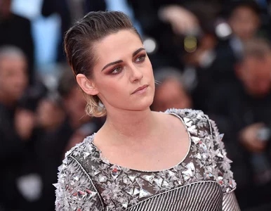 Miniatura: Bunt gwiazdy na czerwonym dywanie w...