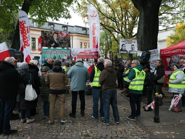 Protest przed siedzibą Trybunału Konstytucyjnego 