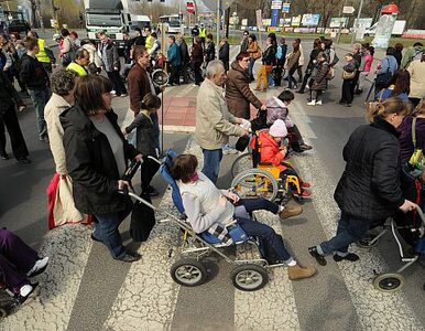 Miniatura: Niepełnosprawni protestują: 520 zł od...