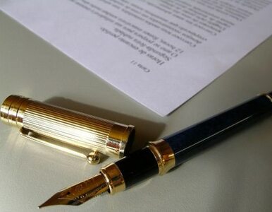 Miniatura: Zamiast umów o pracę podpisywali umowy...