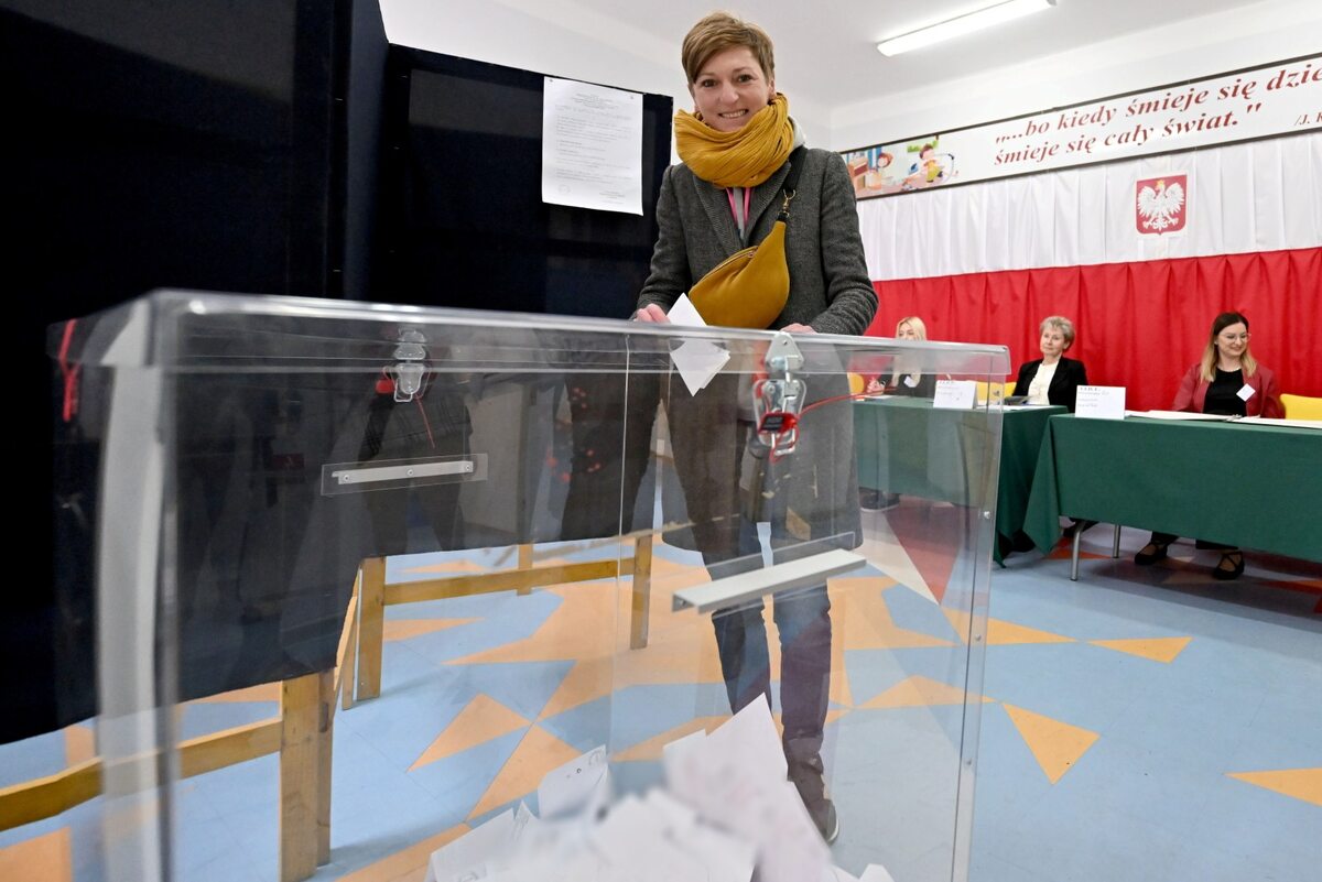 Agata Wojda Kandydatka Koalicji Obywatelskiej na urząd prezydenta miasta Agata Wojda głosuje w jednym z lokali wyborczych w Kielcach