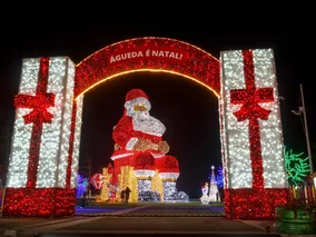 Miniatura: Największy i najmniejszy Mikołaj na...