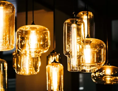 Miniatura: Brudne lampy pod sufitem? Oto, jak je...