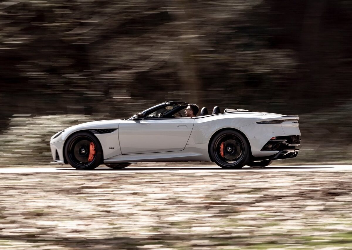 Aston Martin DBS Superleggera Volante 