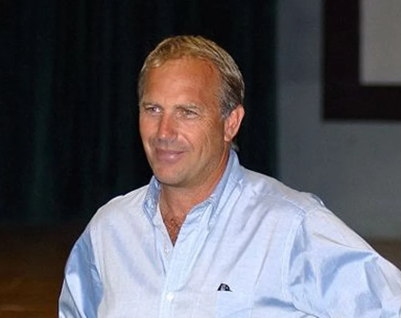 Miniatura: Kevin Costner śpiewa na ulicy