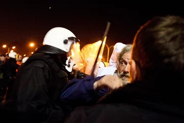 Policja musiała często używać argumentu siły (fot. Jakub Czermiński)