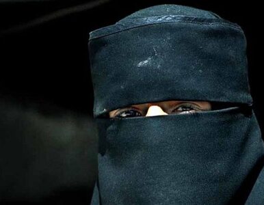 Miniatura: W Katalonii policja śledzi kobiety w burkach
