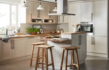 Funkcjonalna i ergonomiczna zabudowa kuchenna 