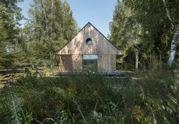 Drewniany dom w lesie, projekt Les Archinautes Linka, Les Archinautes