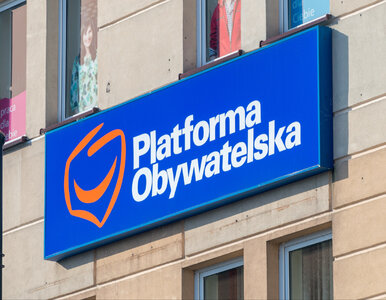 Miniatura: Osmolone drzwi i rozbite szkło. „Koktajl...