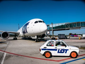 Fiat 126p w malowaniu PLL LOT 