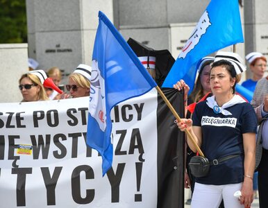 Pielęgniarki protestują przed Sejmem. „Zebrałyśmy 100 tys. podpisów”