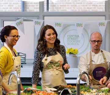 Kate i William pomogli przygotowywać charytatywny lunch 