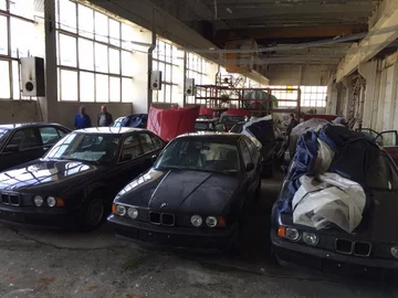 25-letnie BMW z bułgarskiego magazynu. Nigdy nie wyjechały na drogi 