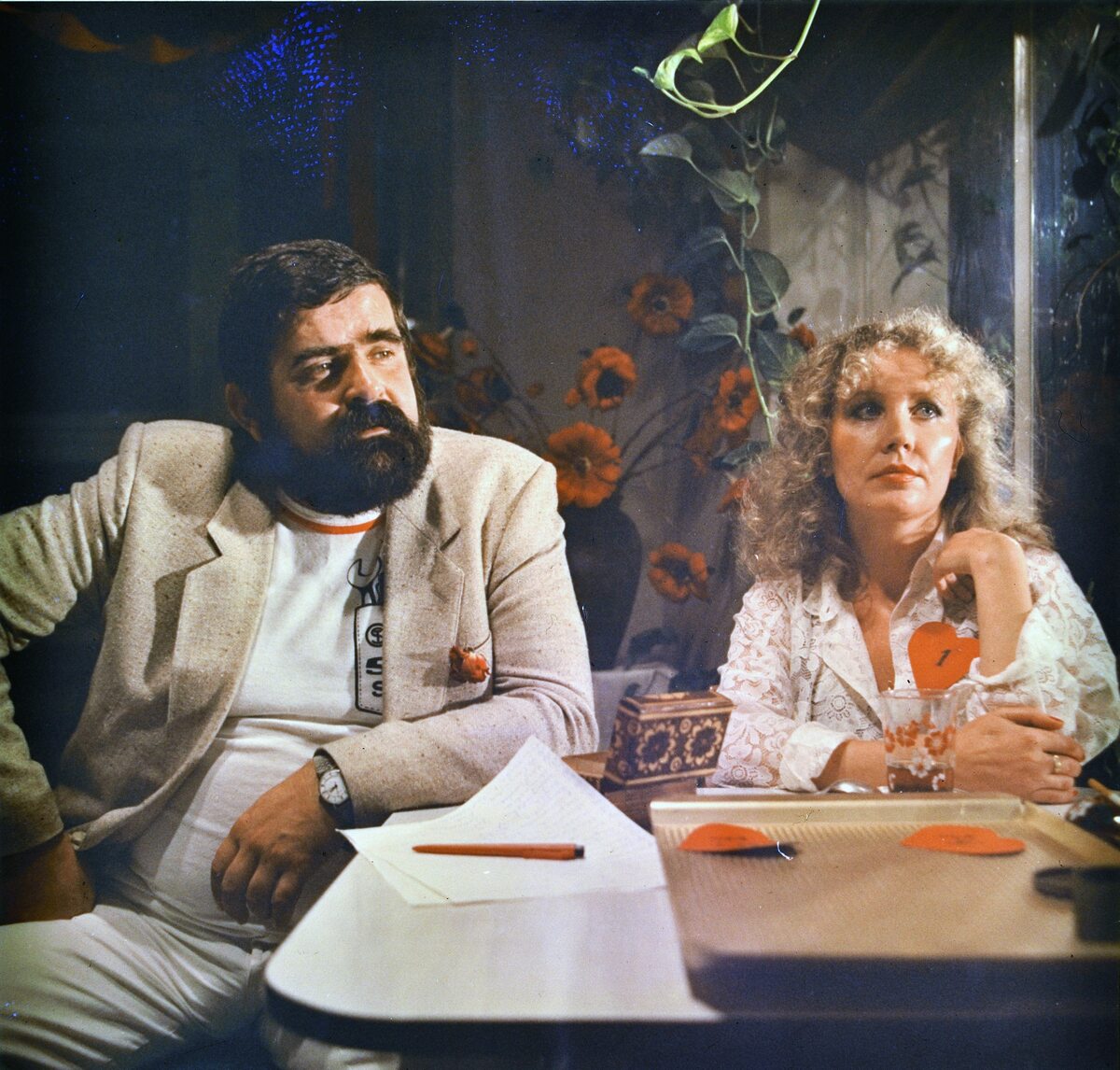Kadr z filmu „Dziewczynka z hotelu Excelsior” z 1988 roku Na zdjęciu Janusz Rewiński i Hanna Orsztynowicz.