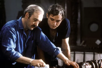 Jude Law w filmie „Północ w ogrodzie dobra i zła” (1997) 