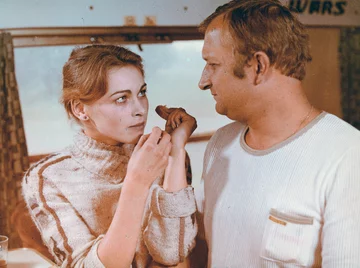 „Jan Serce” 1981. Kadr z filmu „Jan Serce” w reżyserii Radosława Piwowarskiego, n/z Joanna Pacuła, Kazimierz Kaczor.