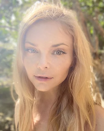 Izabella Miko 