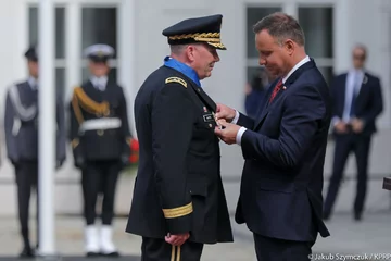 Nominacje generalskie przed Pałacem Prezydenckim 