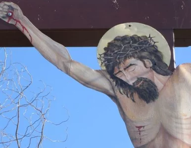 Miniatura: Przydrożne krzyże z blaszanym Chrystusem....