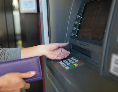 Miniatura: Naklejki na bankomatach to nowy sposób...