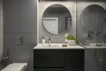 Dom z kobaltową sofą 