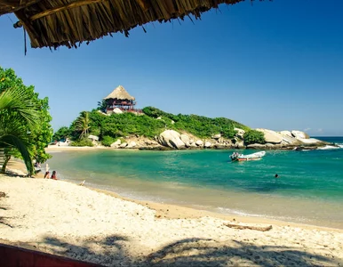 Miniatura: Kraina szamaragdów i piękne plaże czekają....