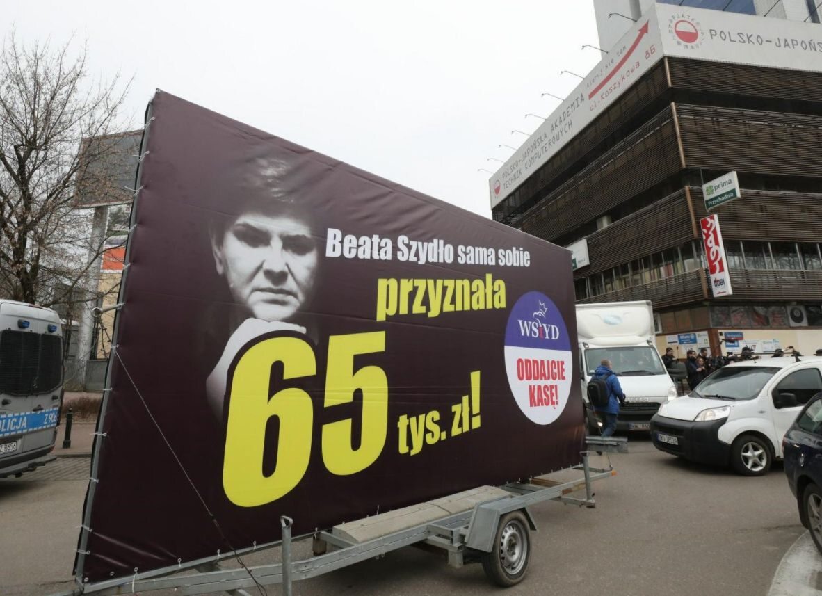 Billboard z Beatą Szydło 