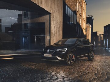 Renault Arkana nocą