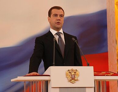 Miniatura: Miedwiediew chce zwolnić co piątego urzędnika