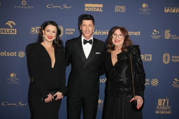 Robert Lewandowski z siostrą i mamą 