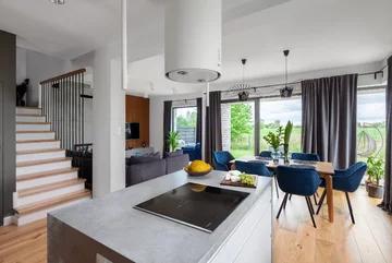 Kuchnia otwarta na salon, proj. Decoroom 