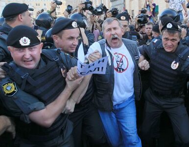 Miniatura: "Gardzę Putinem" - 25 osób zatrzymanych po...