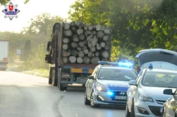 Lubelskie. Ładunek z ciężarówki spadł na rowerzystę 