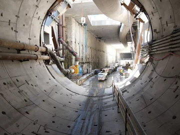 Prace na terenie budowy tunelu pod Świną 