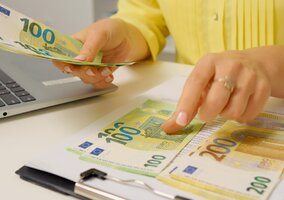 Miniatura: Kursy walut 12 grudnia 2025. Po ile dolar,...